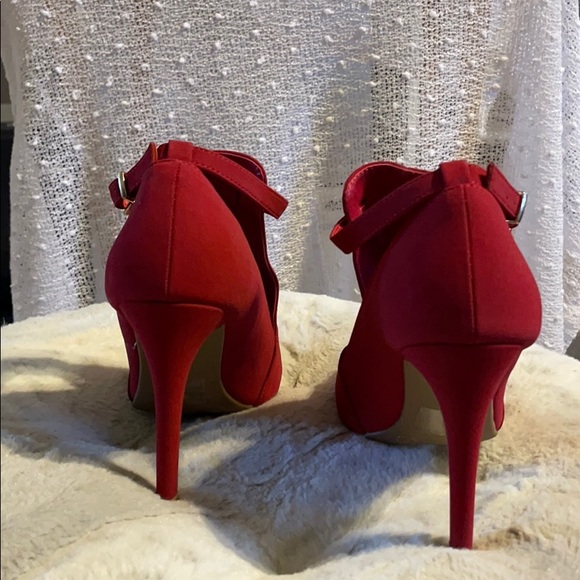 Red heels - Picture 2 of 6